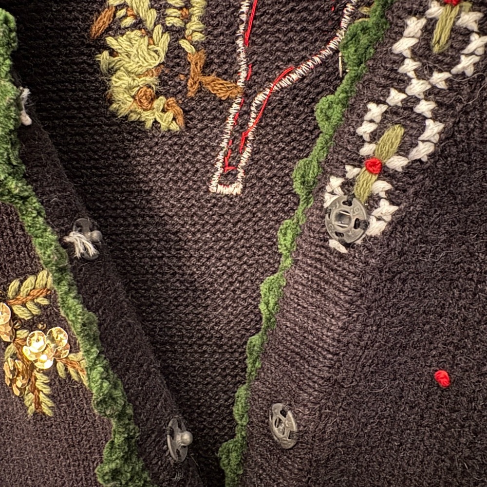 Reference Point cardinal embroidery Black Holiday Sweater‎ Medium - Picture 3 of 6